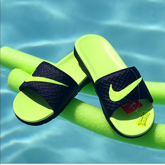 Last 5 Star rated NWT Nike Solarsoft 2 Volt Slides - Picture 7 of 8